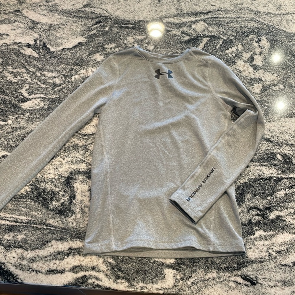 Under Armour Boys Youth Small coldgear fitted long sleeve shirt